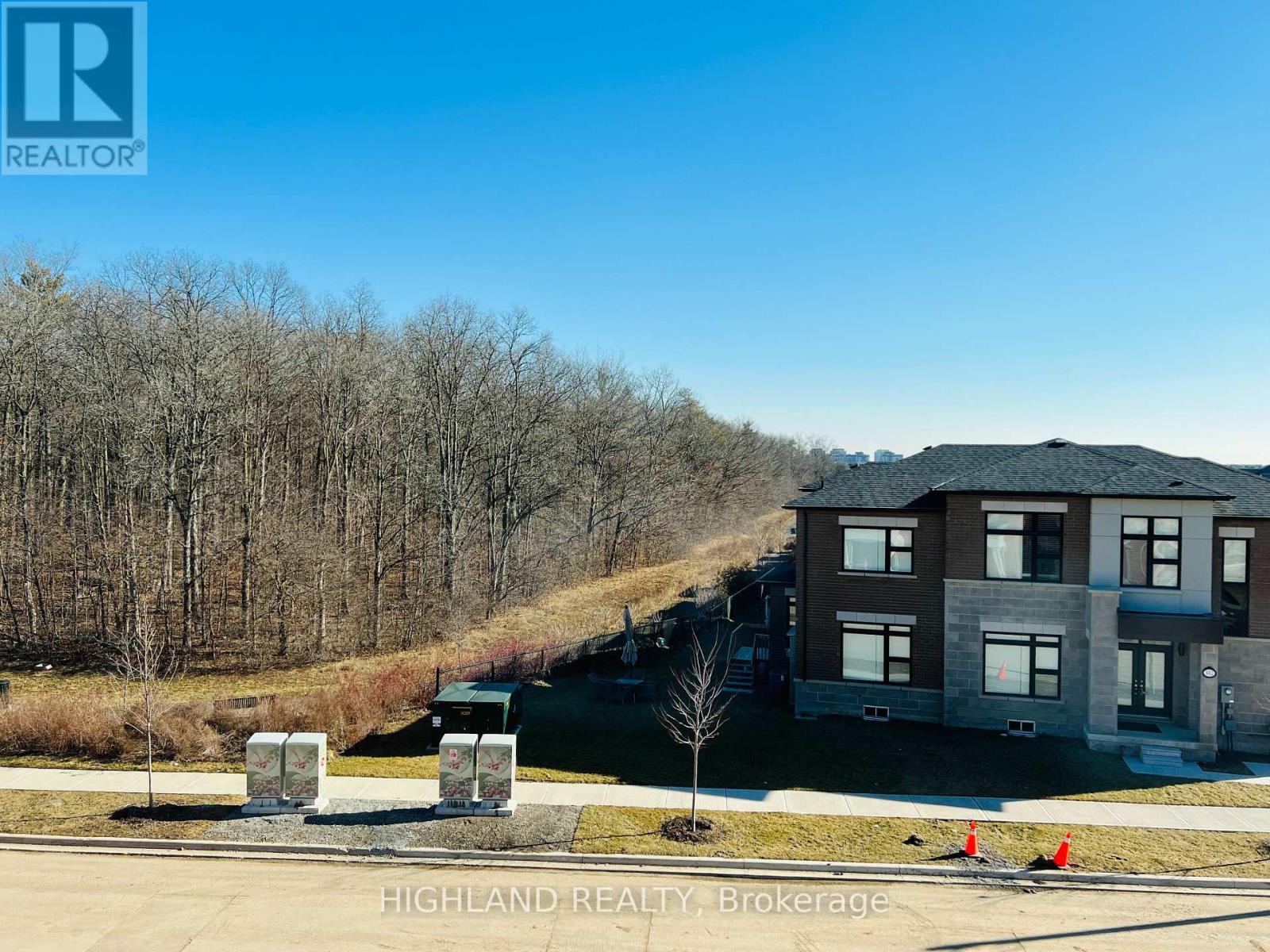 141 Settlers Road E, Oakville, Ontario  L6H 7X7 - Photo 2 - W12910344