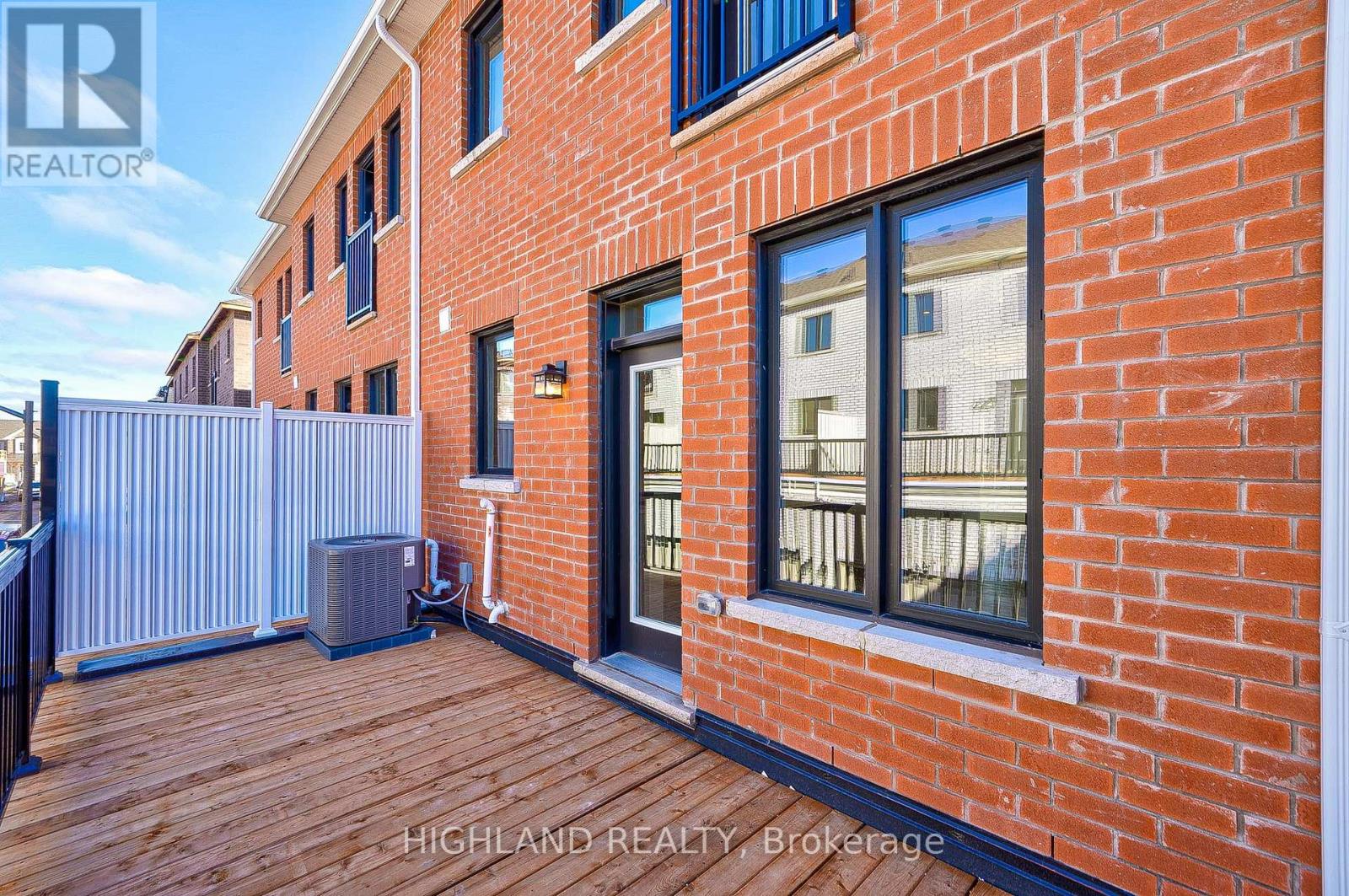 141 Settlers Road E, Oakville, Ontario  L6H 7X7 - Photo 4 - W12910344