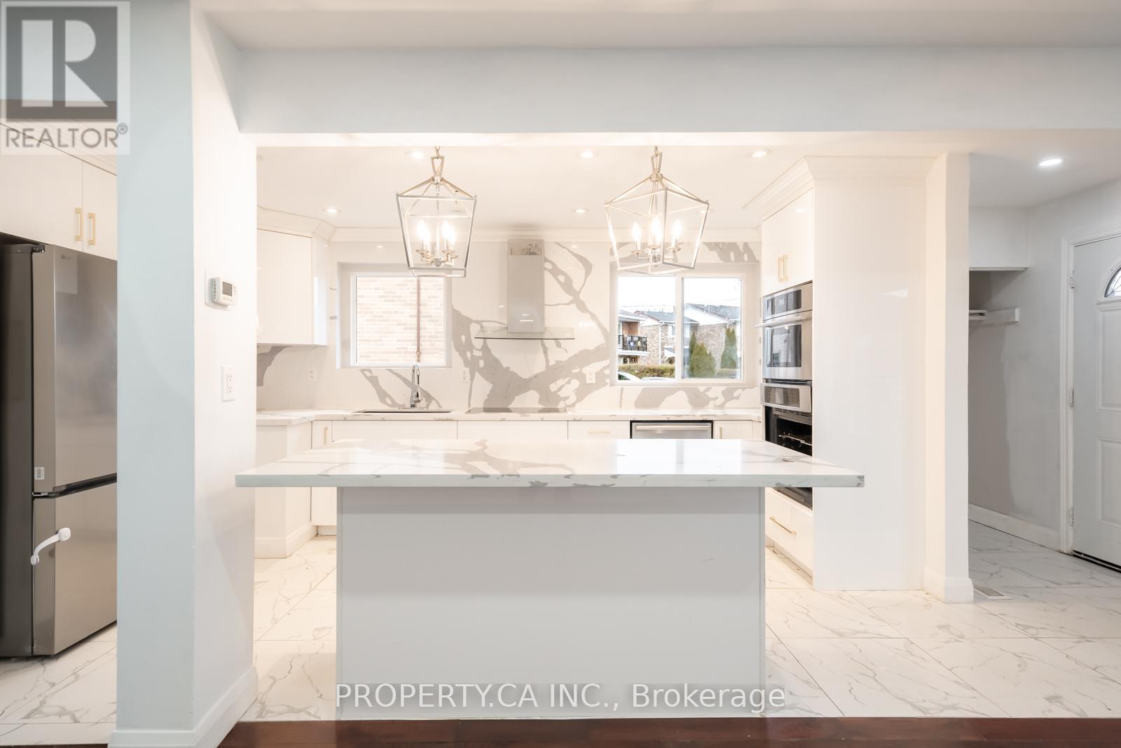 76 Ruthmar Crescent, Toronto, Ontario  M3N 2C5 - Photo 9 - W12910382