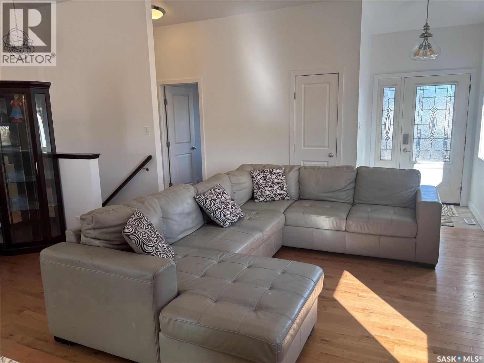 436 Ridgedale Street, Swift Current, Saskatchewan  S9H 5R9 - Photo 2 - SK030482