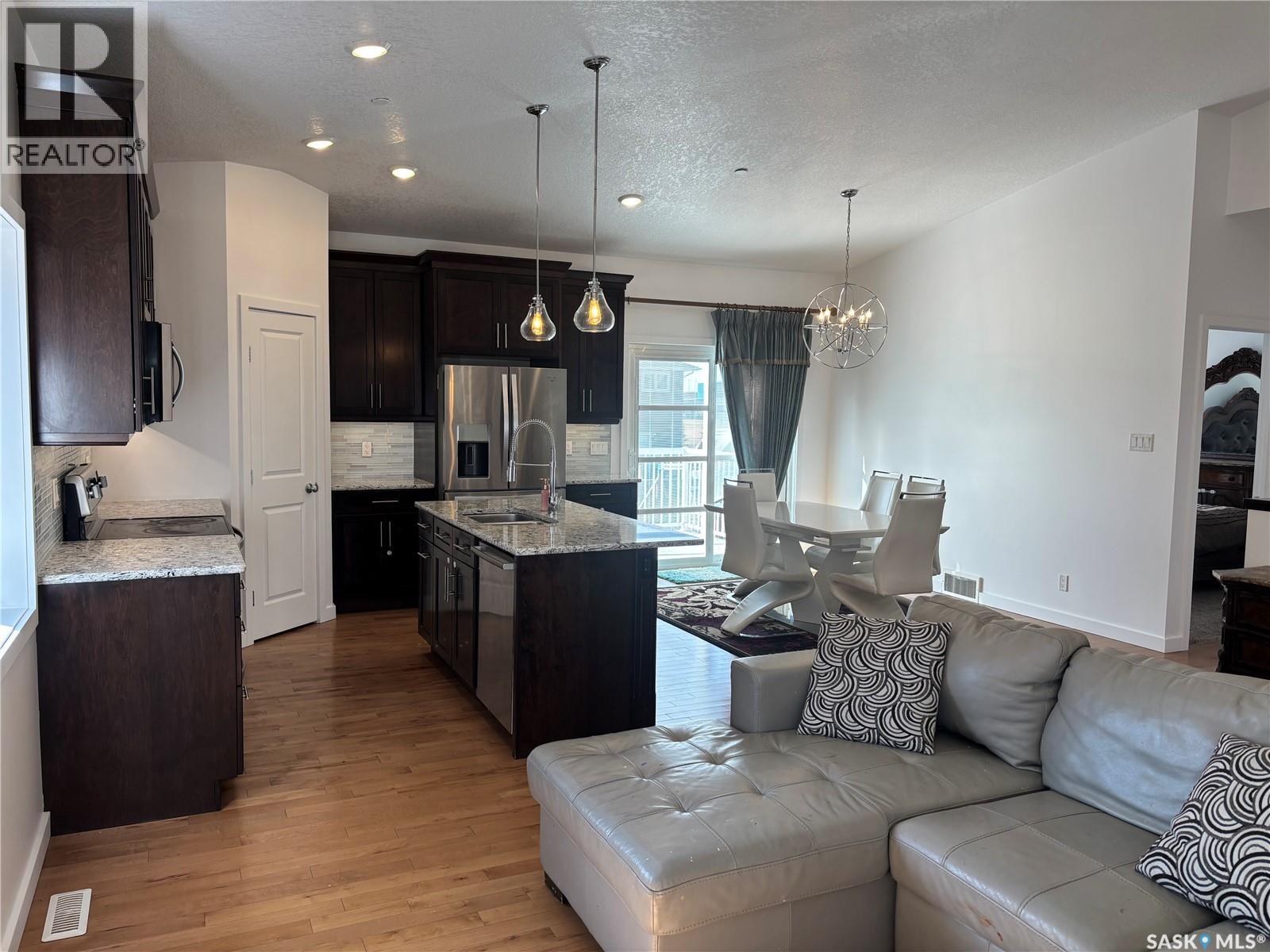 436 Ridgedale Street, Swift Current, Saskatchewan  S9H 5R9 - Photo 3 - SK030482