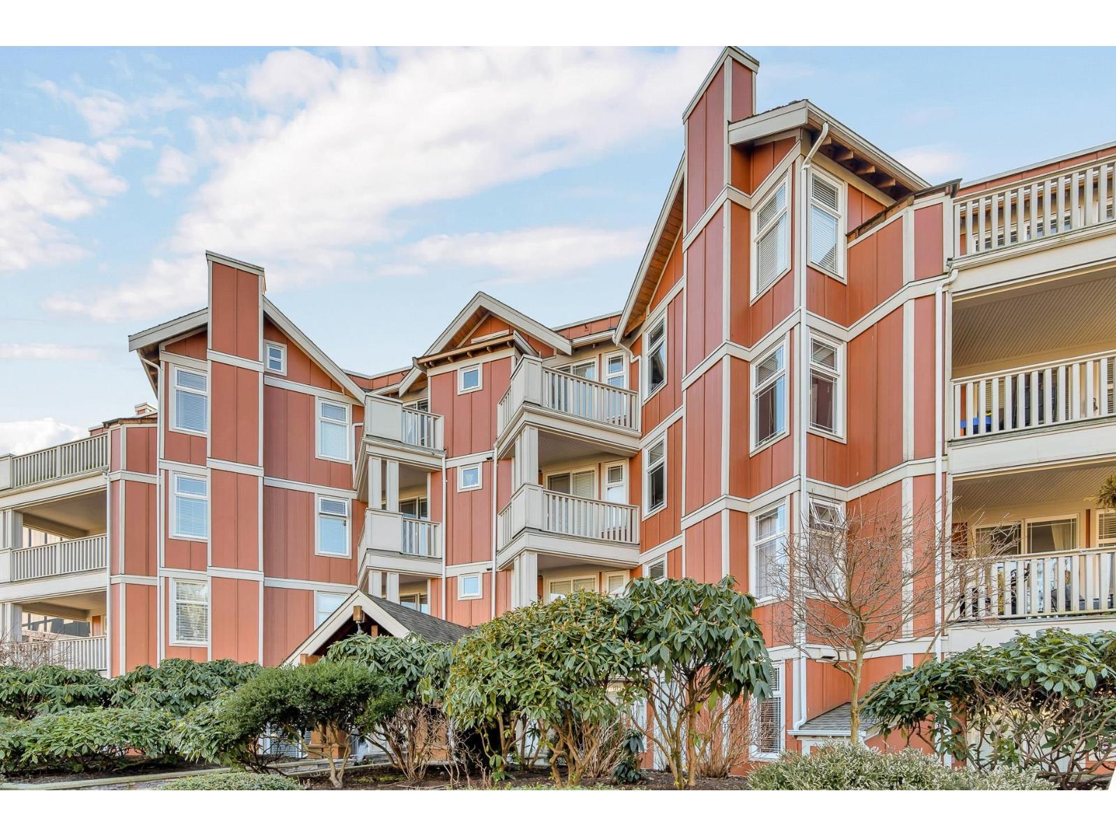 109 15368 16a Avenue, Surrey, British Columbia  V4A 1S9 - Photo 2 - R3102002