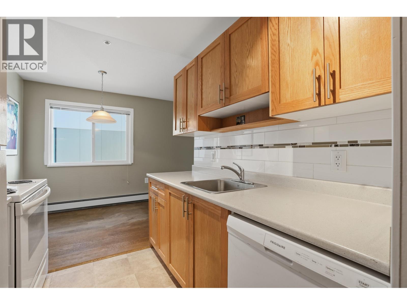 303 357 E 2nd Street, North Vancouver, British Columbia  V7L 1C6 - Photo 8 - R3100316