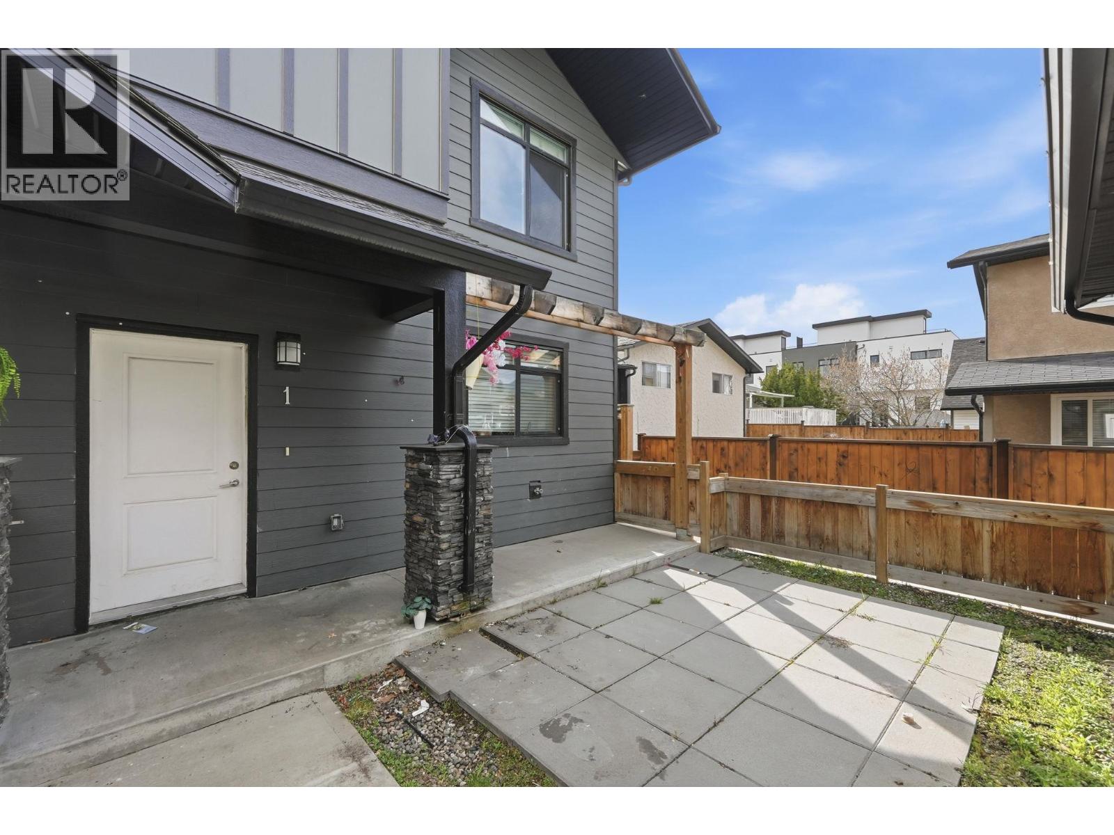 722 Coopland Crescent Unit# 1, Kelowna, British Columbia  V1Y 2V1 - Photo 3 - 10379037