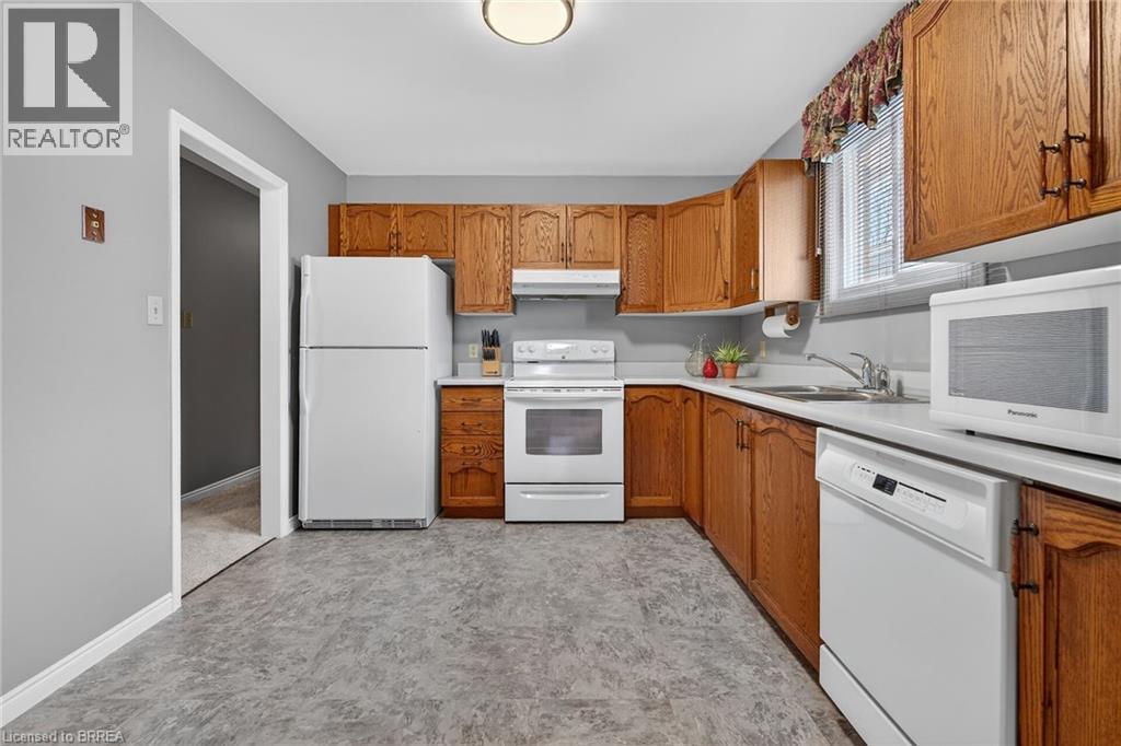 104 Viscount Road, Brantford, Ontario  N3P 1Y6 - Photo 3 - 40808524