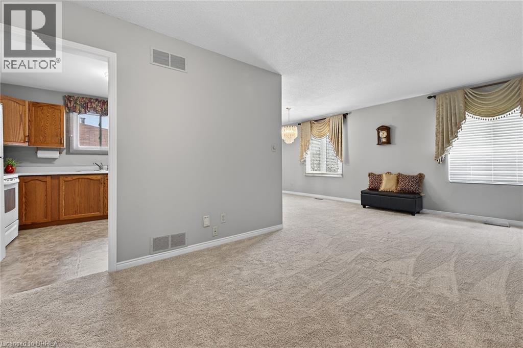 104 Viscount Road, Brantford, Ontario  N3P 1Y6 - Photo 9 - 40808524