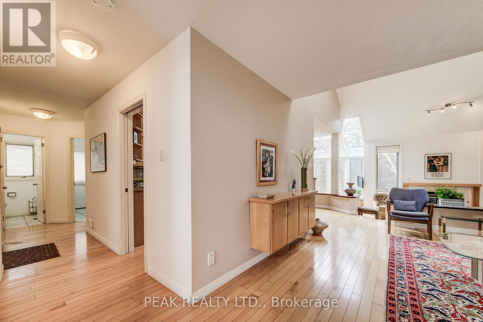 327 Wyecroft Boulevard, Waterloo, Ontario  N2T 2H3 - Photo 4 - X12910240