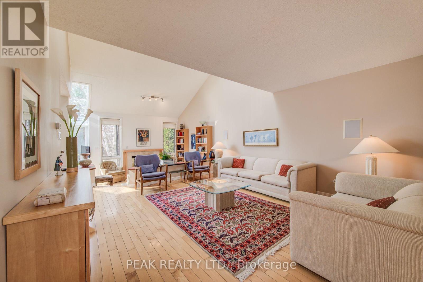 327 Wyecroft Boulevard, Waterloo, Ontario  N2T 2H3 - Photo 5 - X12910240