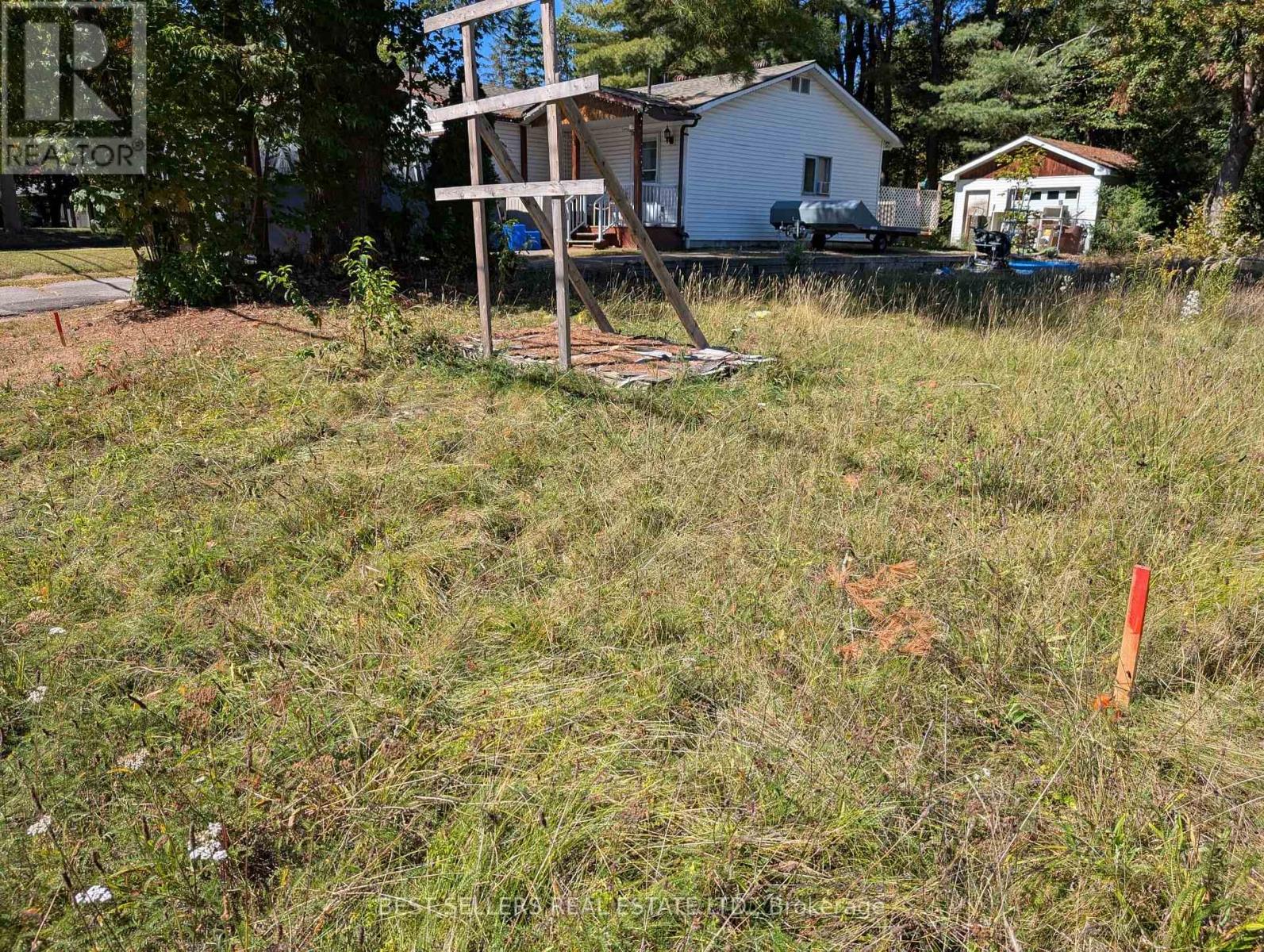 247 Maple Street, Bracebridge, Ontario  P1L 1K3 - Photo 3 - X12910322