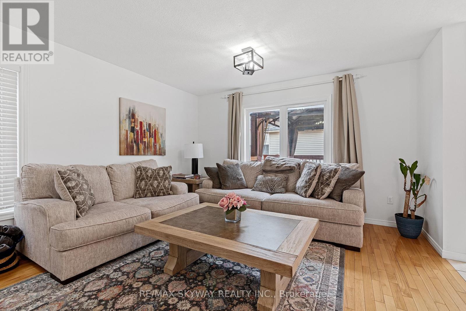 116 Severn Drive, Guelph, Ontario  N1E 7K6 - Photo 9 - X12910340