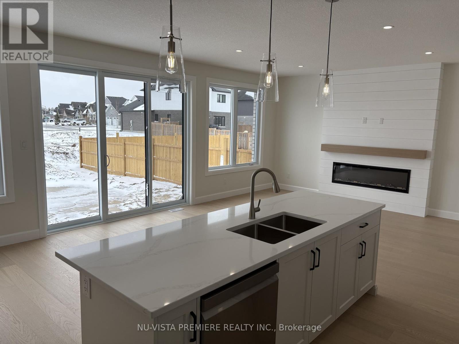 160 Watts Drive, Lucan Biddulph, Ontario  N0M 2J0 - Photo 9 - X12888872