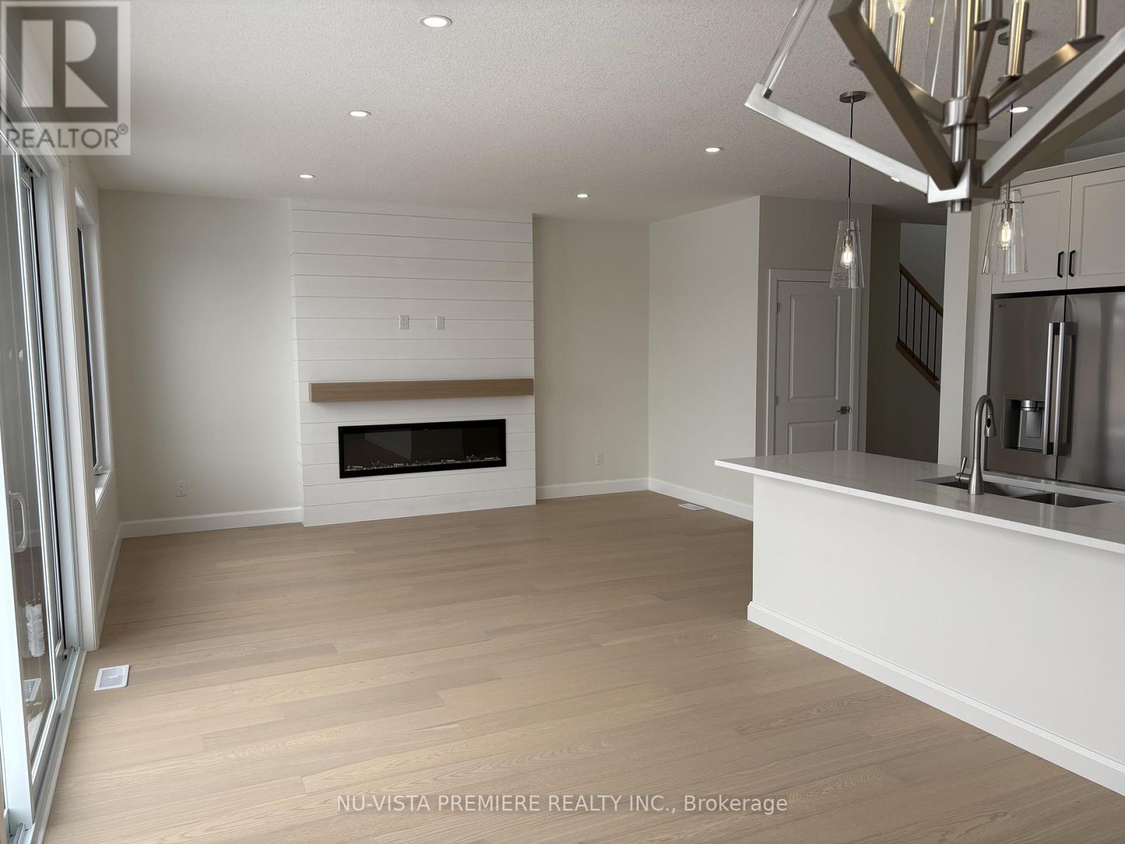 160 Watts Drive, Lucan Biddulph, Ontario  N0M 2J0 - Photo 8 - X12888872