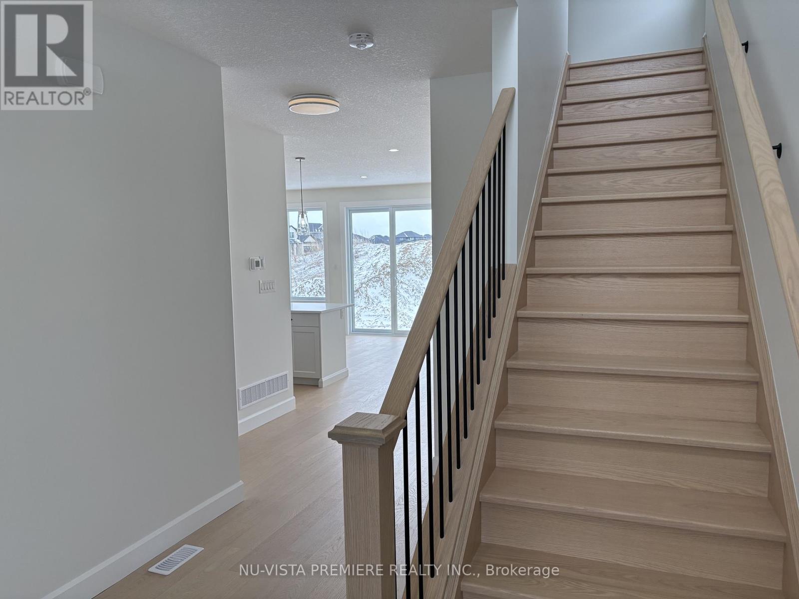 160 Watts Drive, Lucan Biddulph, Ontario  N0M 2J0 - Photo 11 - X12888872