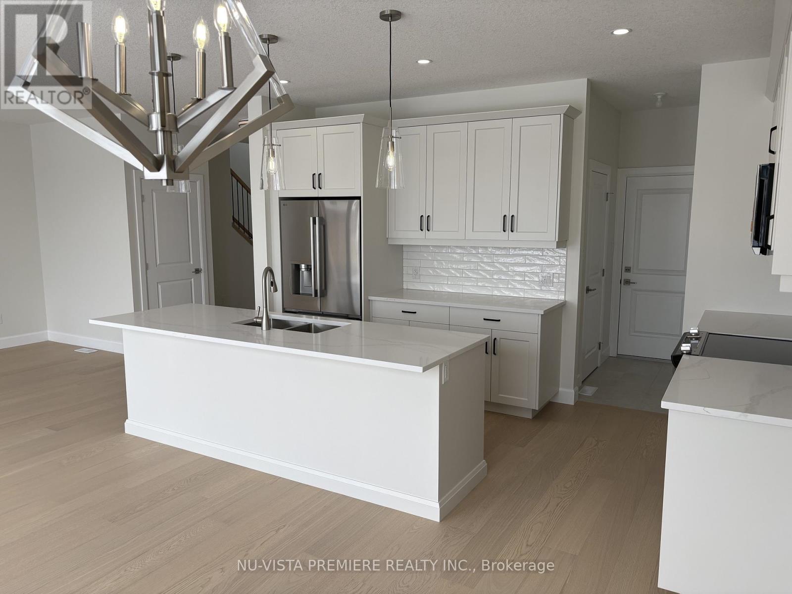 160 Watts Drive, Lucan Biddulph, Ontario  N0M 2J0 - Photo 7 - X12888872