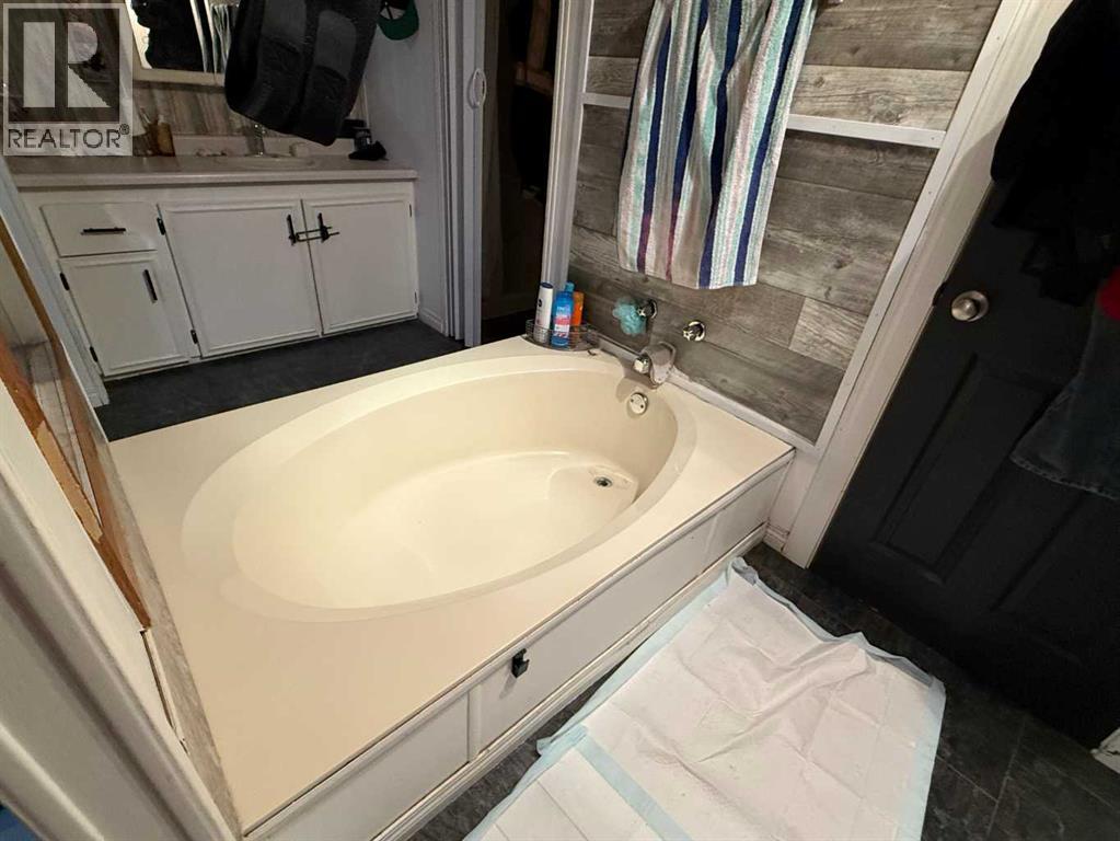 10 Auttreaux Drive, Whitecourt, Alberta  T7S 1C8 - Photo 5 - A2278990