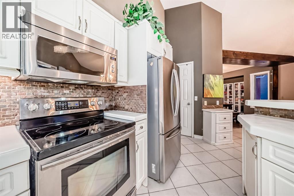 8373 Edgevalley Drive NW, Calgary, Alberta  T3A 4X6 - Photo 7 - A2281096