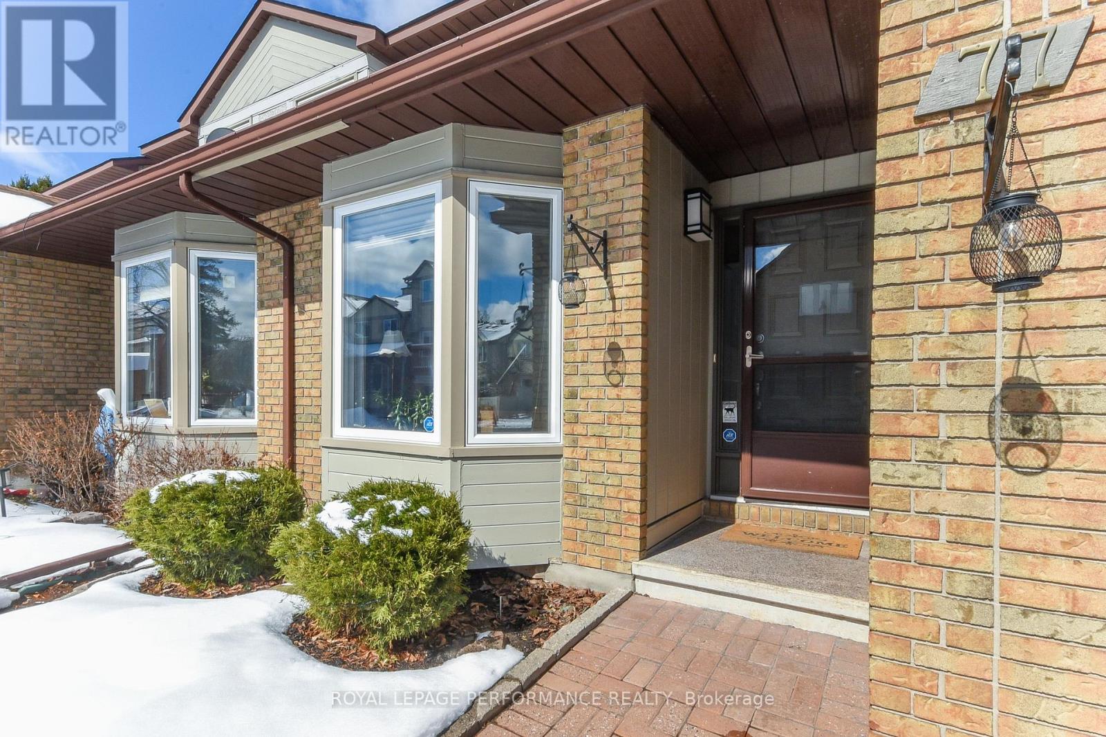 77 Versailles Private, Ottawa, Ontario  K1V 0M3 - Photo 2 - X12910426