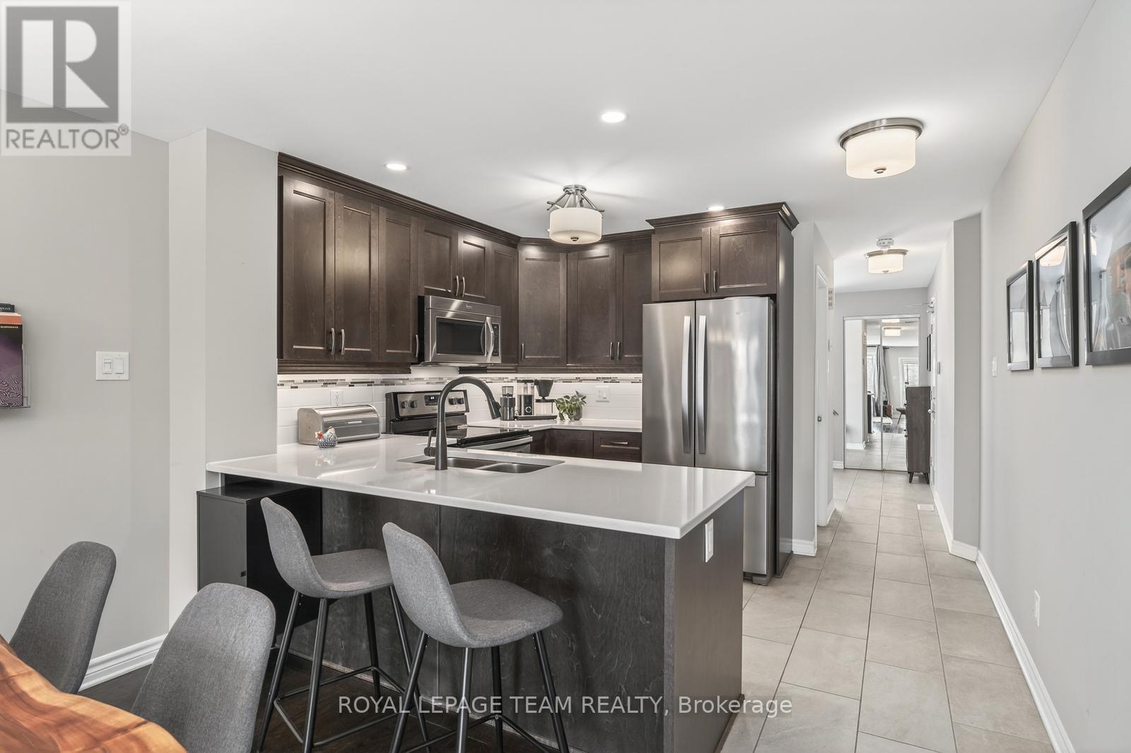 602 Danaca Private, Ottawa, Ontario  K1K 2V7 - Photo 8 - X12910456