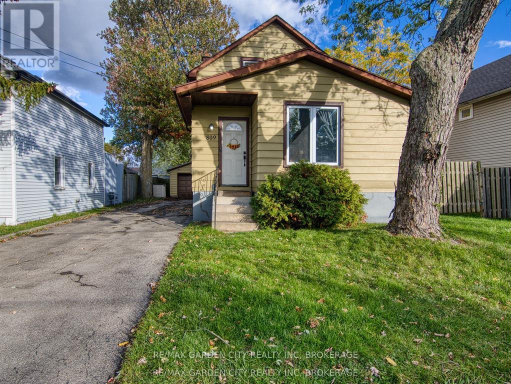 809 Steele Street, Port Colborne, Ontario  L3K 4Z5 - Photo 2 - X12910478