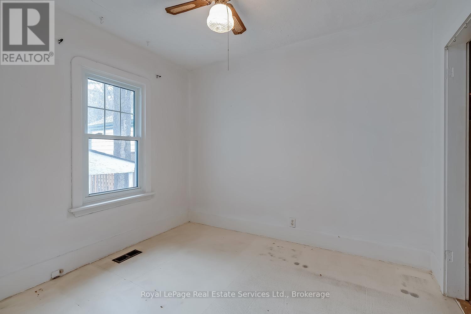 166 East 6th Street, Hamilton, Ontario  L9A 3C3 - Photo 4 - X12910428