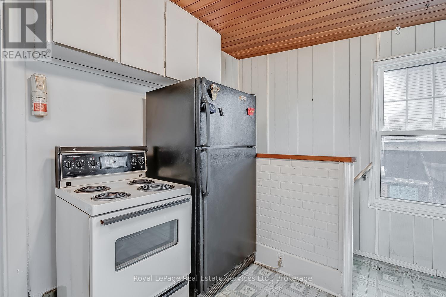 166 East 6th Street, Hamilton, Ontario  L9A 3C3 - Photo 6 - X12910428