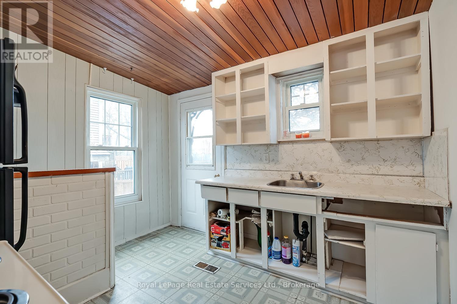 166 East 6th Street, Hamilton, Ontario  L9A 3C3 - Photo 7 - X12910428