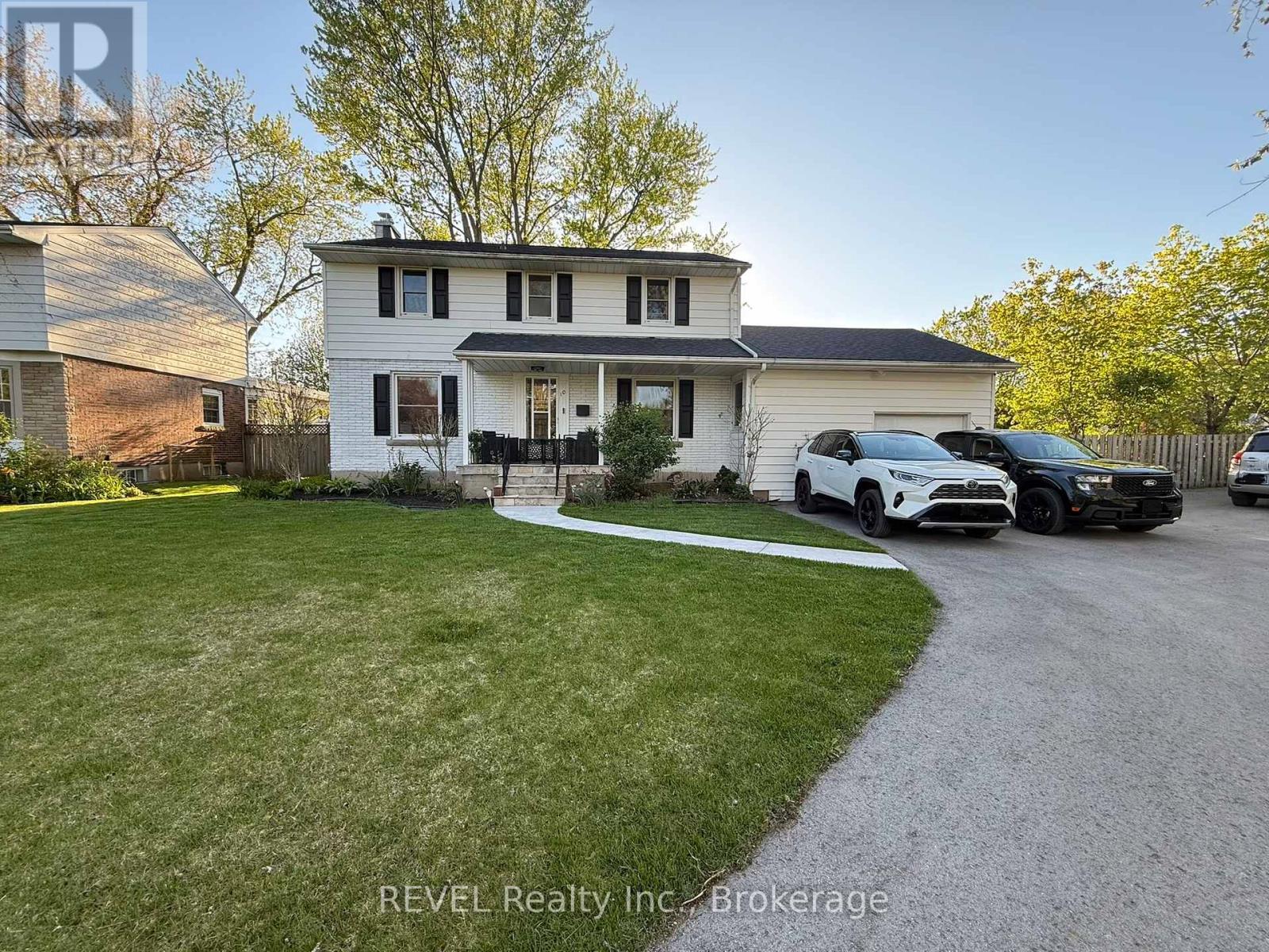 10 Laughlin Place, Welland, Ontario  L3C 4E2 - Photo 5 - X12764832