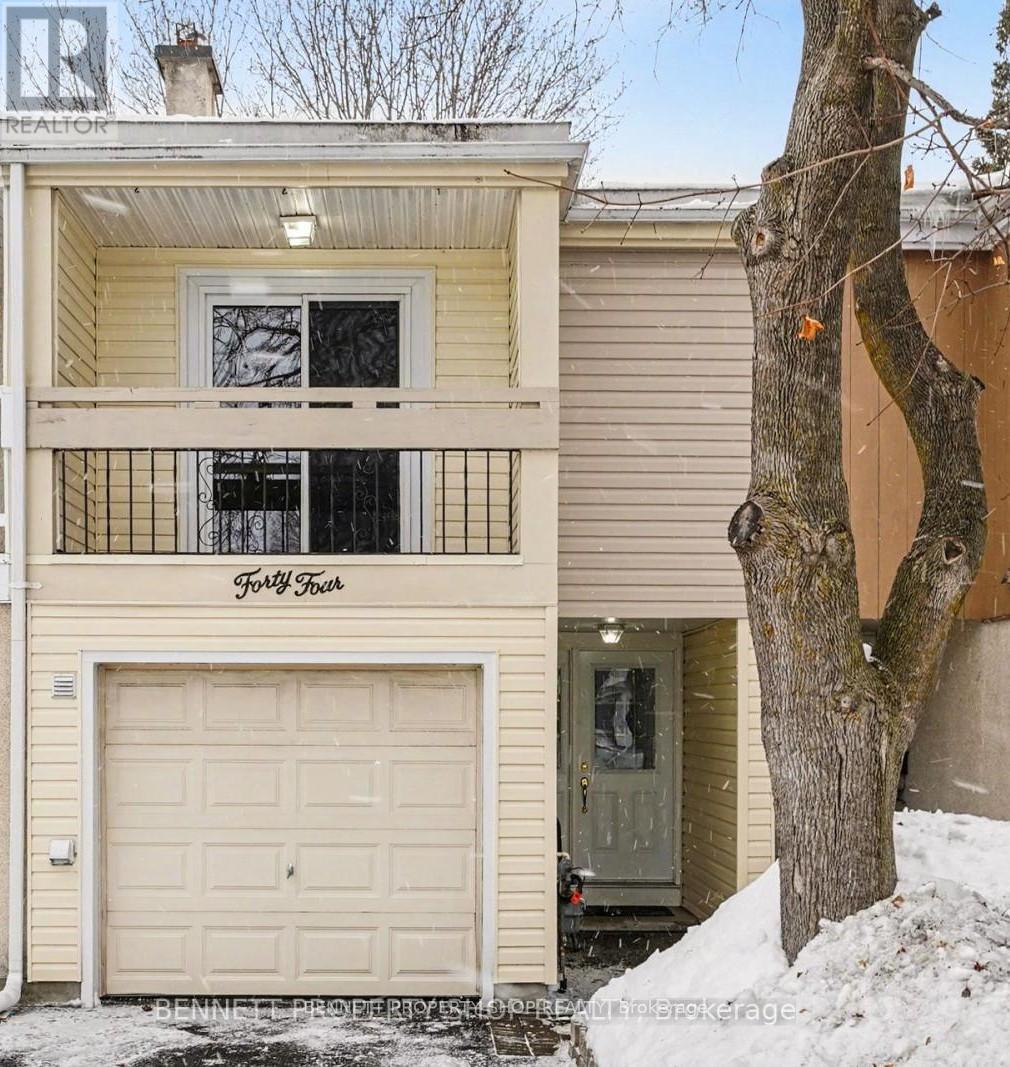 44 TYBALT CRESCENT, Ottawa, Ontario