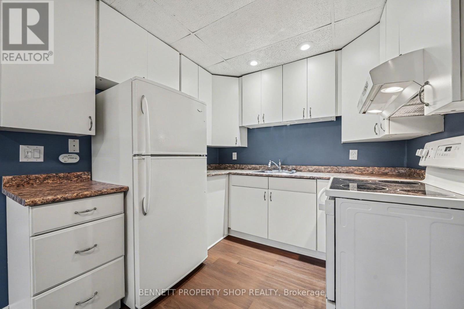 44 Tybalt Crescent, Ottawa, Ontario  K2H 8J5 - Photo 5 - X12817204