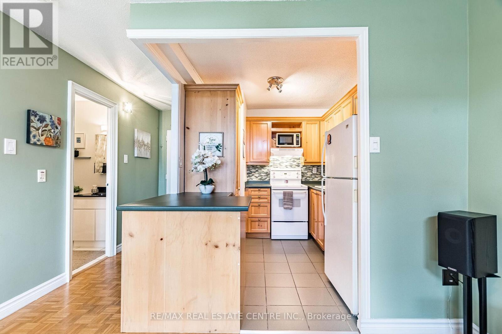 Ph4/604 - 3625 Lakeshore Boulevard, Toronto, Ontario  M8W 4W2 - Photo 38 - W12891270