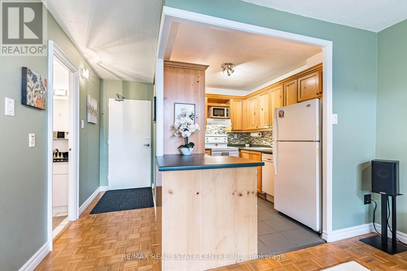 Ph4/604 - 3625 Lakeshore Boulevard, Toronto, Ontario  M8W 4W2 - Photo 14 - W12891270