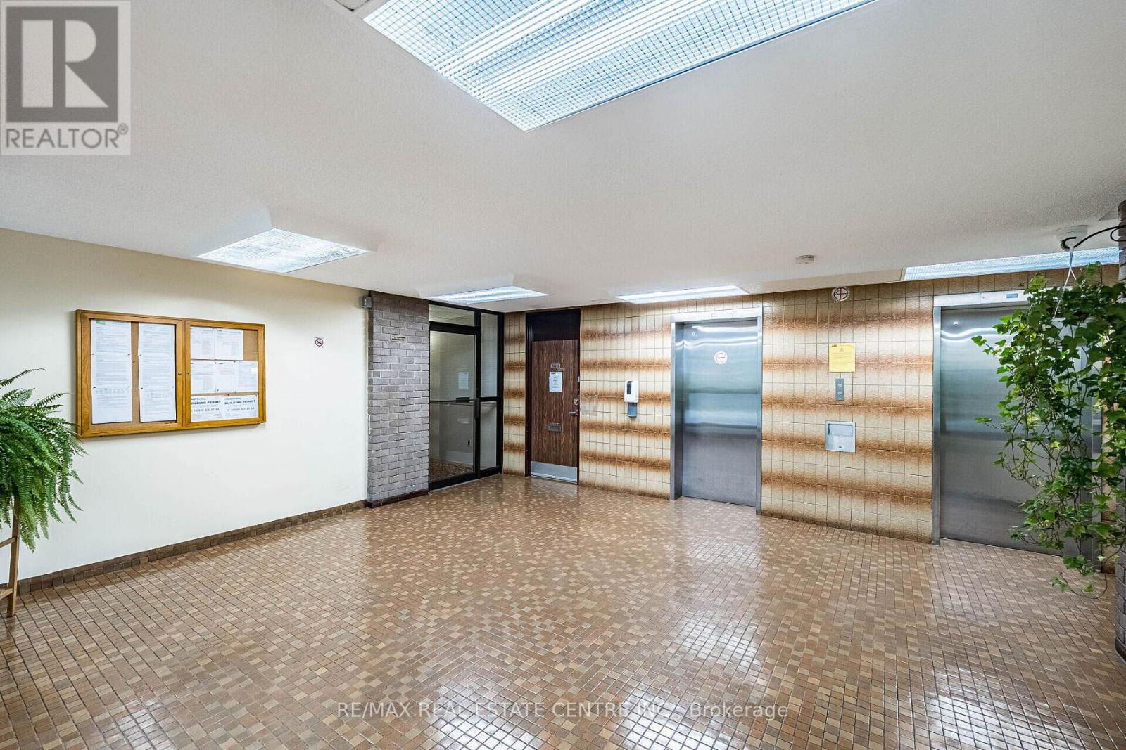 Ph4/604 - 3625 Lakeshore Boulevard, Toronto, Ontario  M8W 4W2 - Photo 5 - W12891270