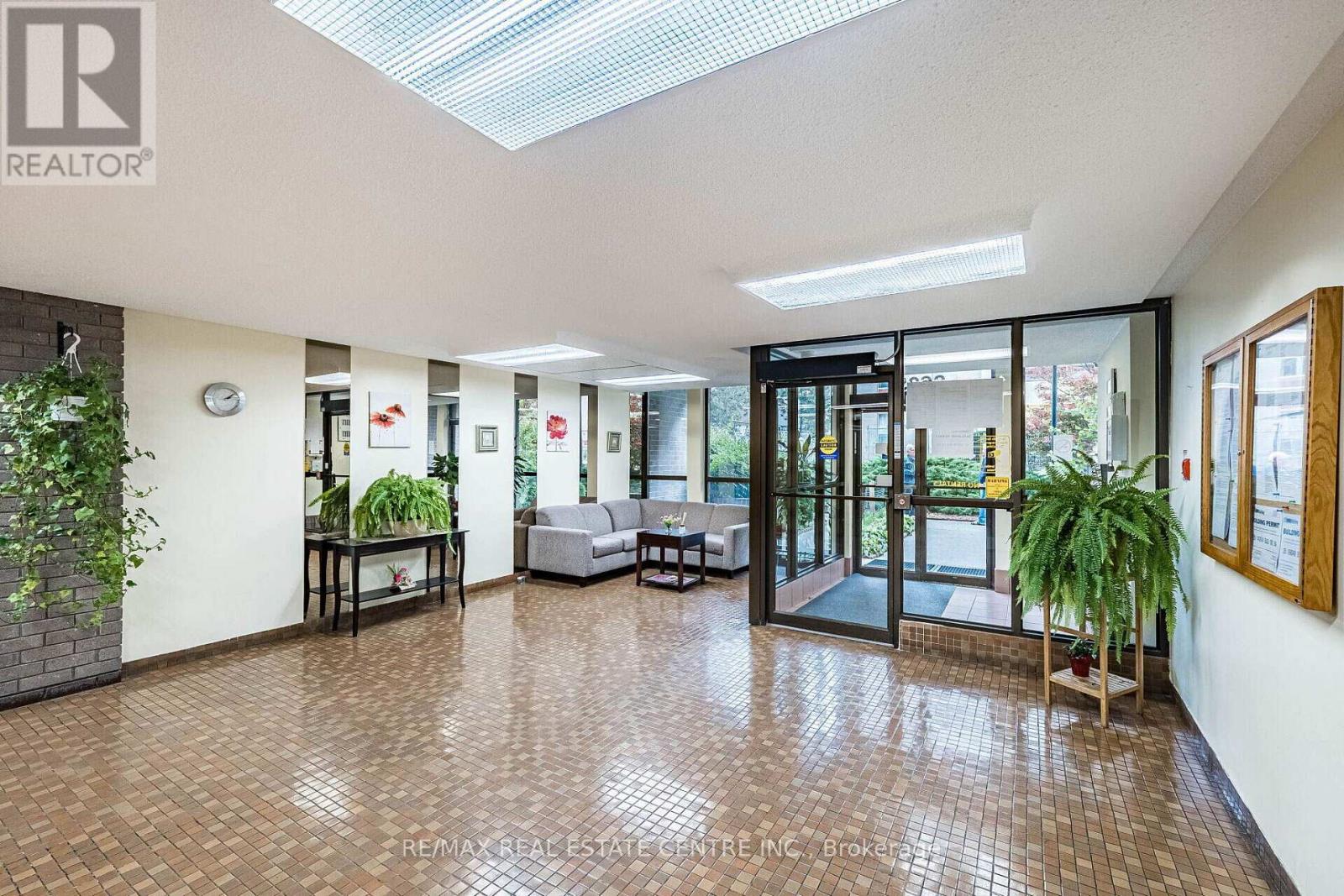 Ph4/604 - 3625 Lakeshore Boulevard, Toronto, Ontario  M8W 4W2 - Photo 6 - W12891270