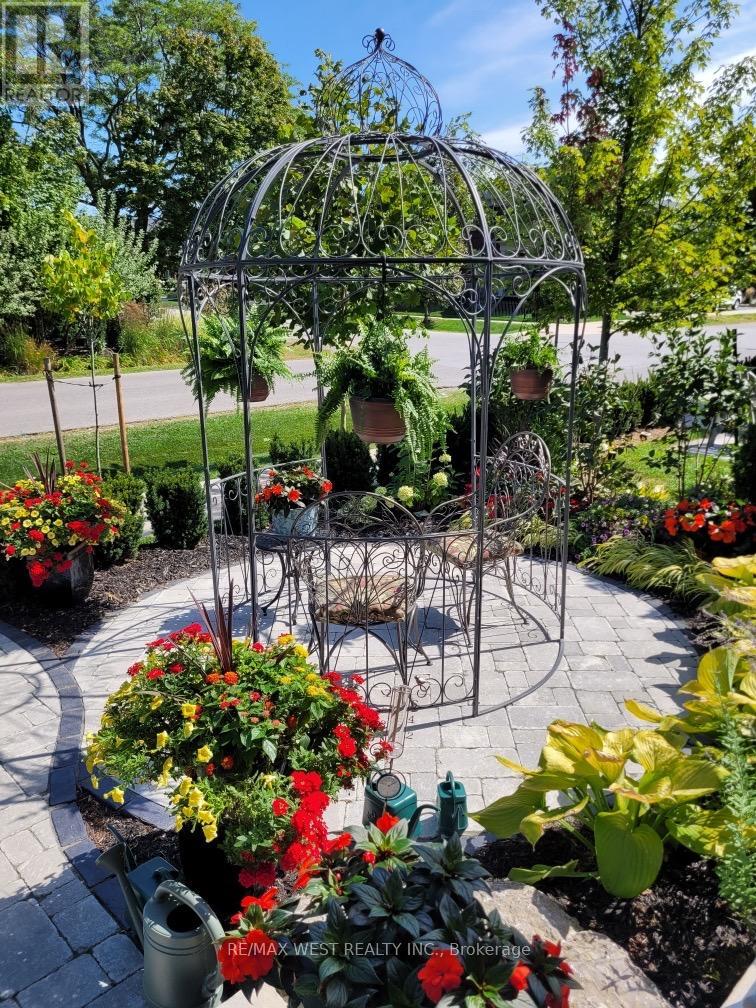 158 Anne Street, Niagara-On-The-Lake, Ontario  L0S 1J0 - Photo 22 - X12909492