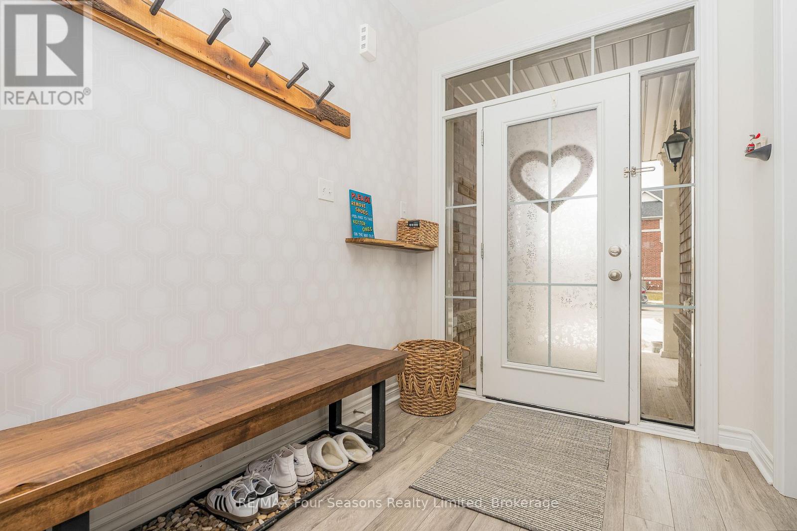 40 Kirby Avenue, Collingwood, Ontario  L9Y 3W8 - Photo 4 - S12910532