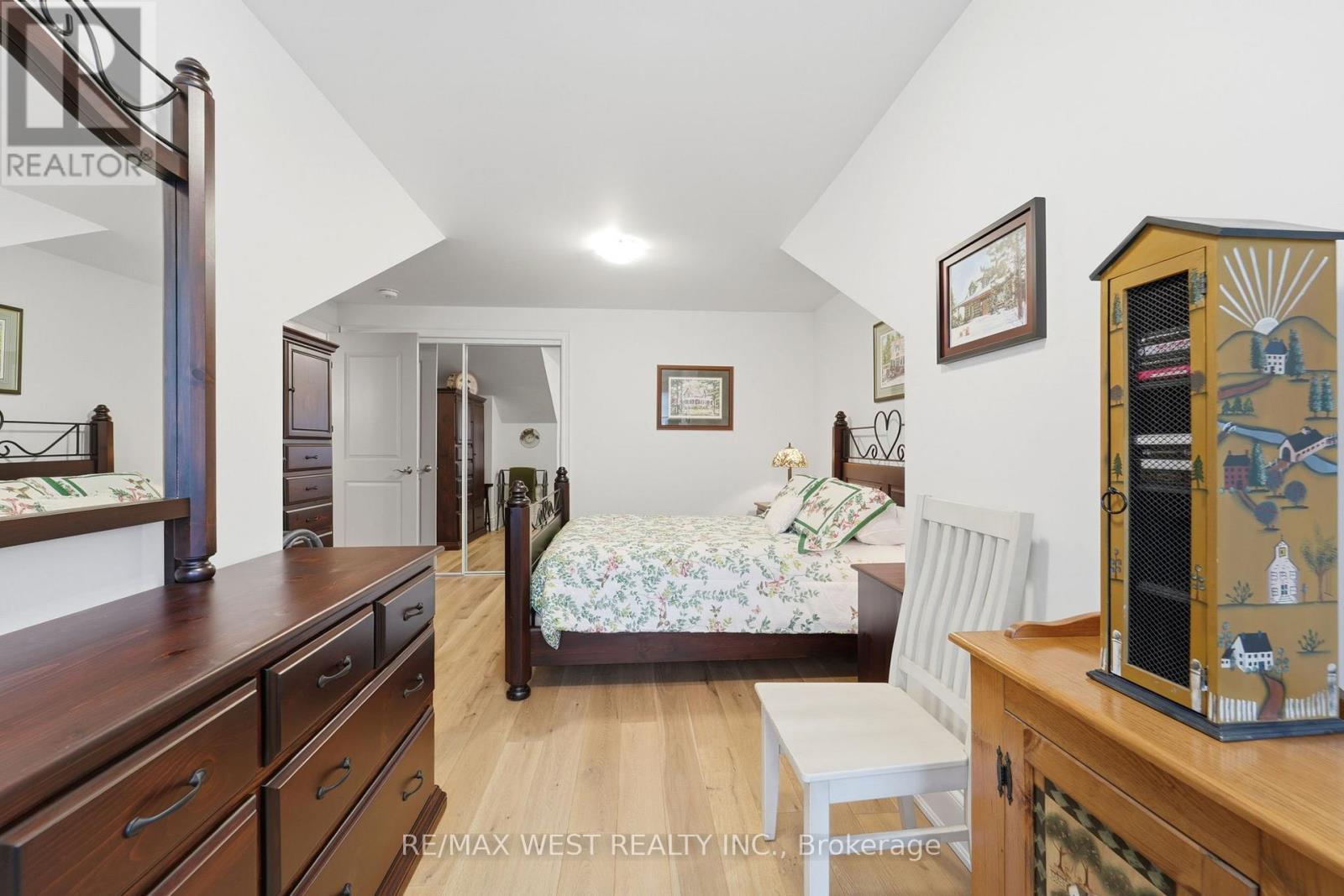 158 Anne Street, Niagara-On-The-Lake, Ontario  L0S 1J0 - Photo 14 - X12909492