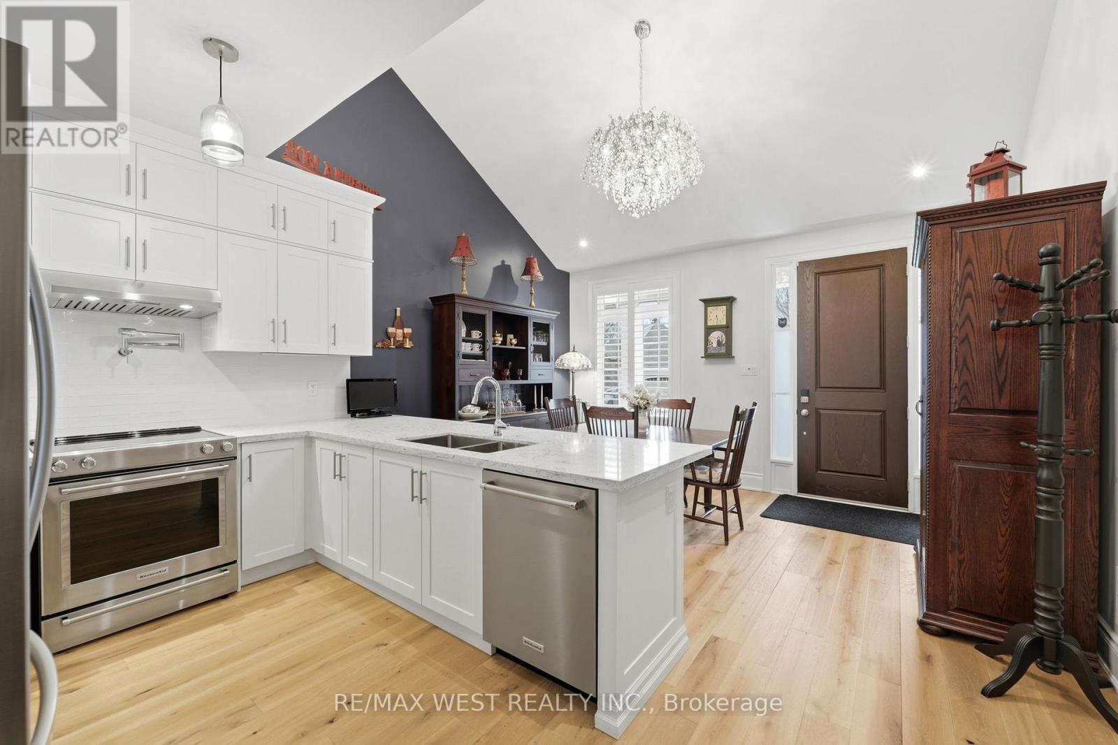 158 Anne Street, Niagara-On-The-Lake, Ontario  L0S 1J0 - Photo 6 - X12909492