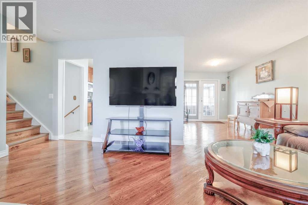 232 Templeside Circle Ne, Calgary, Alberta  T1Y 3L9 - Photo 5 - A2294508