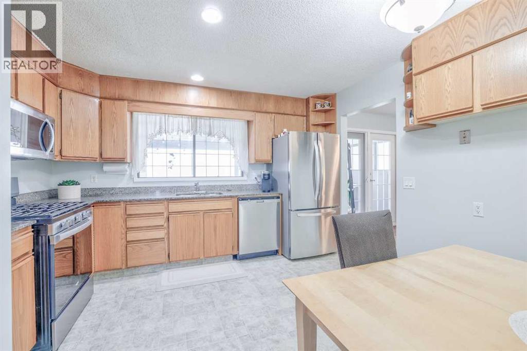 232 Templeside Circle Ne, Calgary, Alberta  T1Y 3L9 - Photo 8 - A2294508