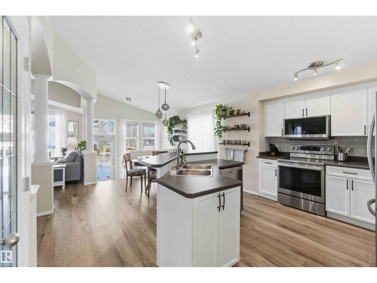 9020 210 St Nw, Edmonton, Alberta  T5T 6X1 - Photo 6 - E4478697