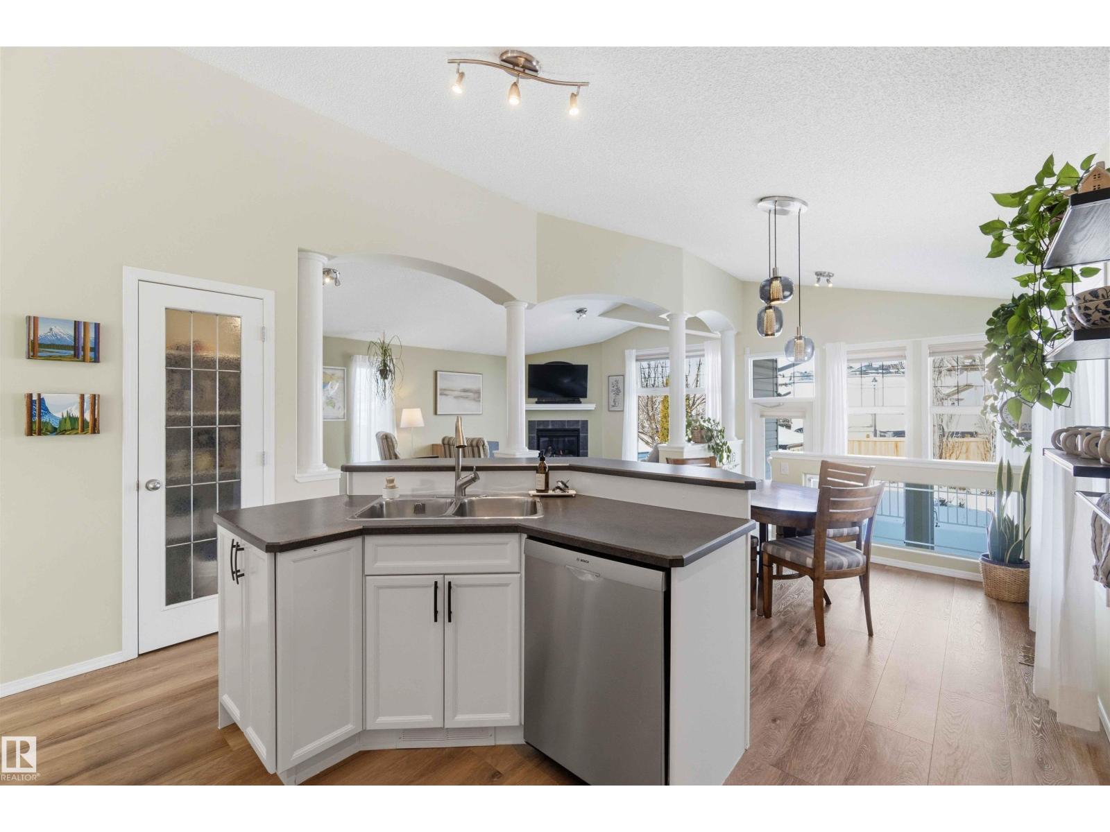 9020 210 St Nw, Edmonton, Alberta  T5T 6X1 - Photo 8 - E4478697