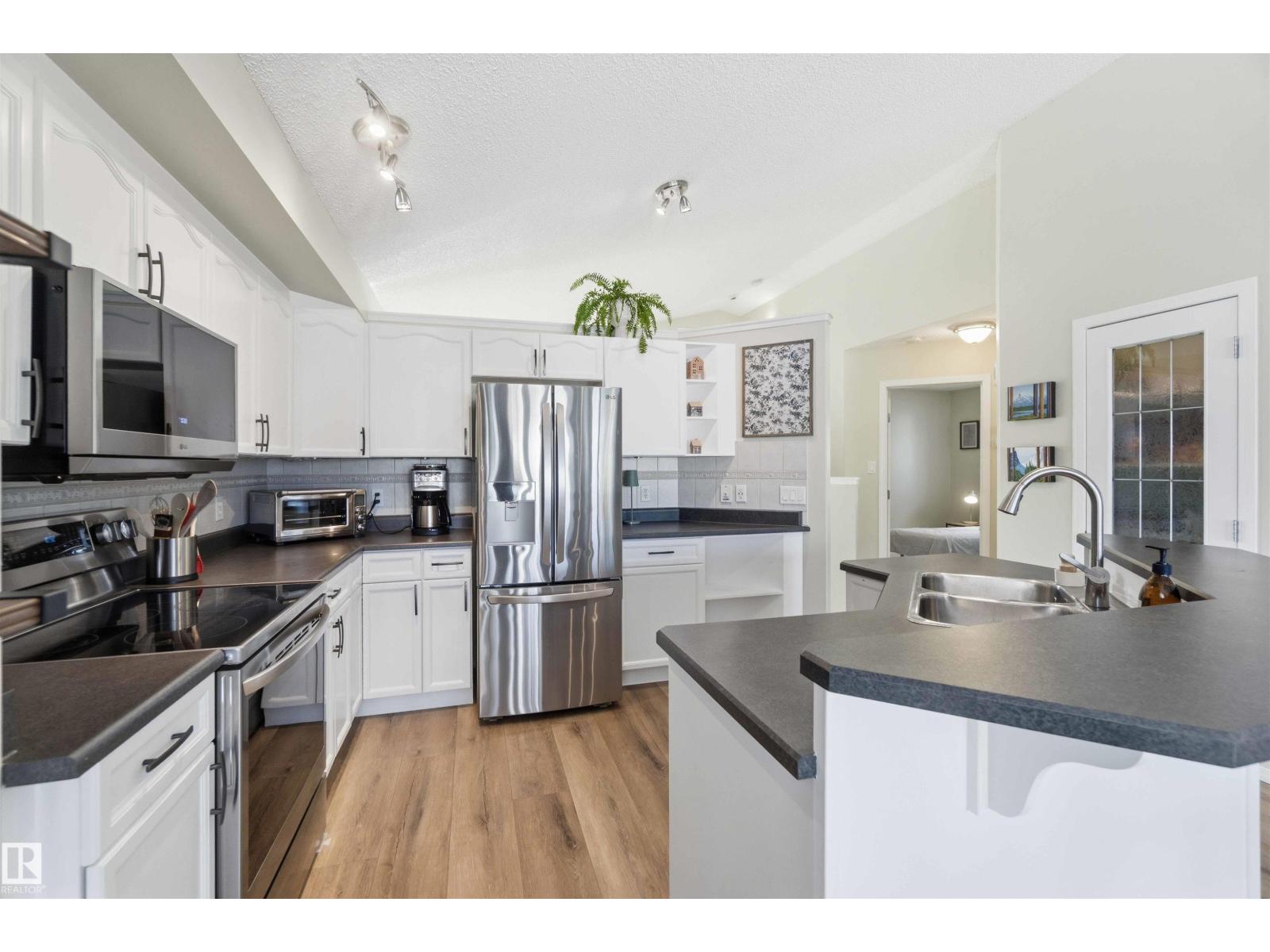 9020 210 St Nw, Edmonton, Alberta  T5T 6X1 - Photo 9 - E4478697