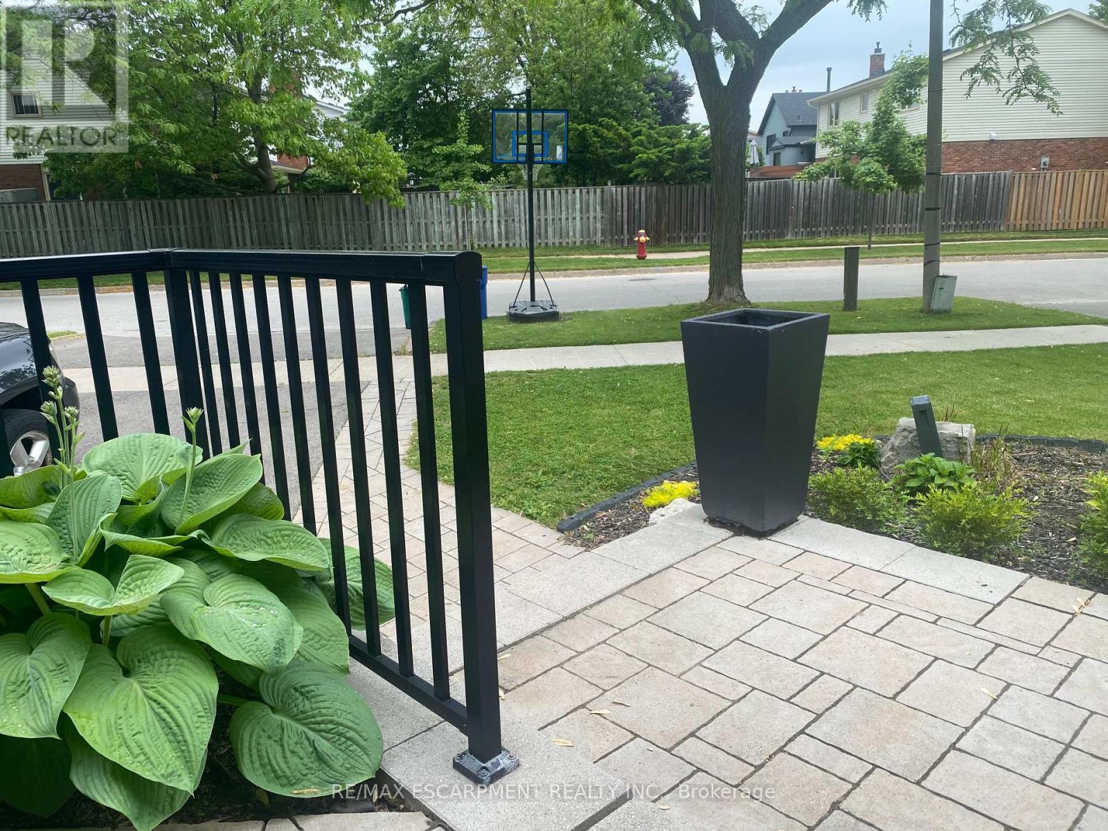 3354 Bristol Drive, Burlington, Ontario  L7M 1W4 - Photo 25 - W12846866