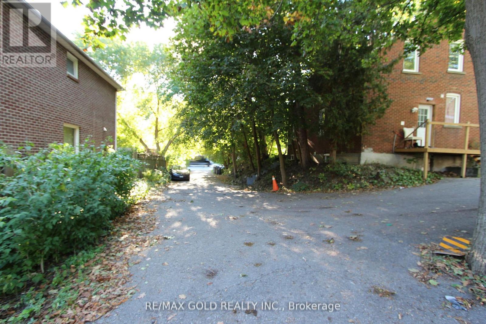 961 Lakeshore Road W, Mississauga, Ontario  L5H 1H8 - Photo 9 - W12909550