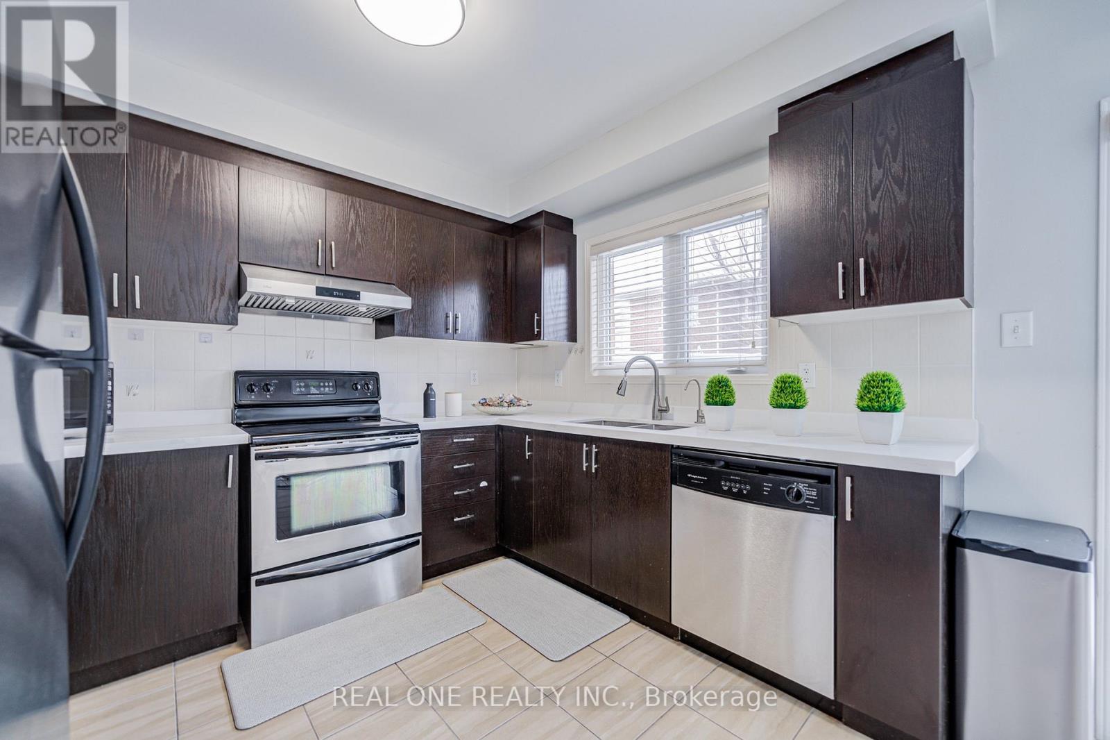 18 Latitude Lane, Whitchurch-Stouffville, Ontario  L4A 0T1 - Photo 19 - N12910510