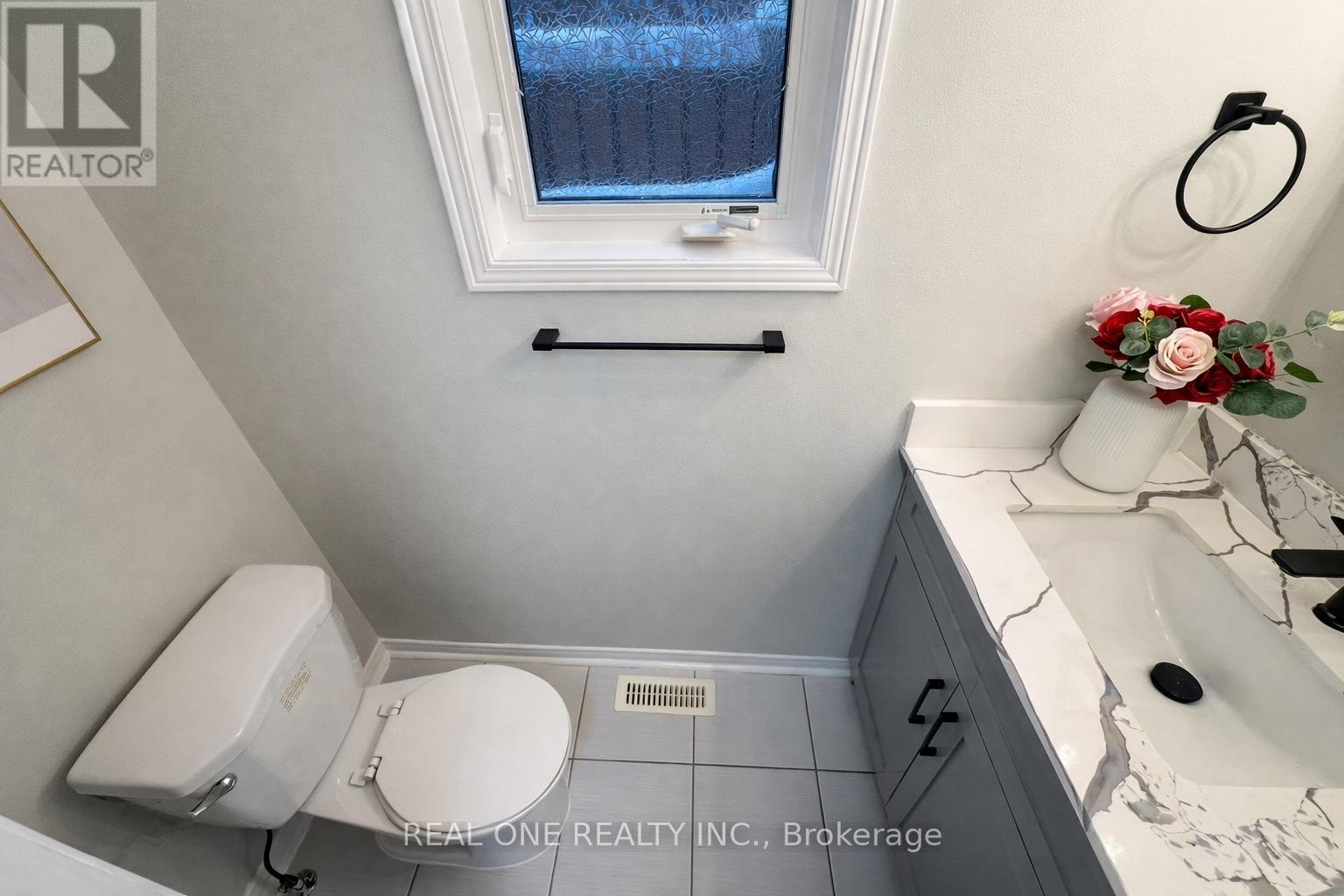 18 Latitude Lane, Whitchurch-Stouffville, Ontario  L4A 0T1 - Photo 8 - N12910510