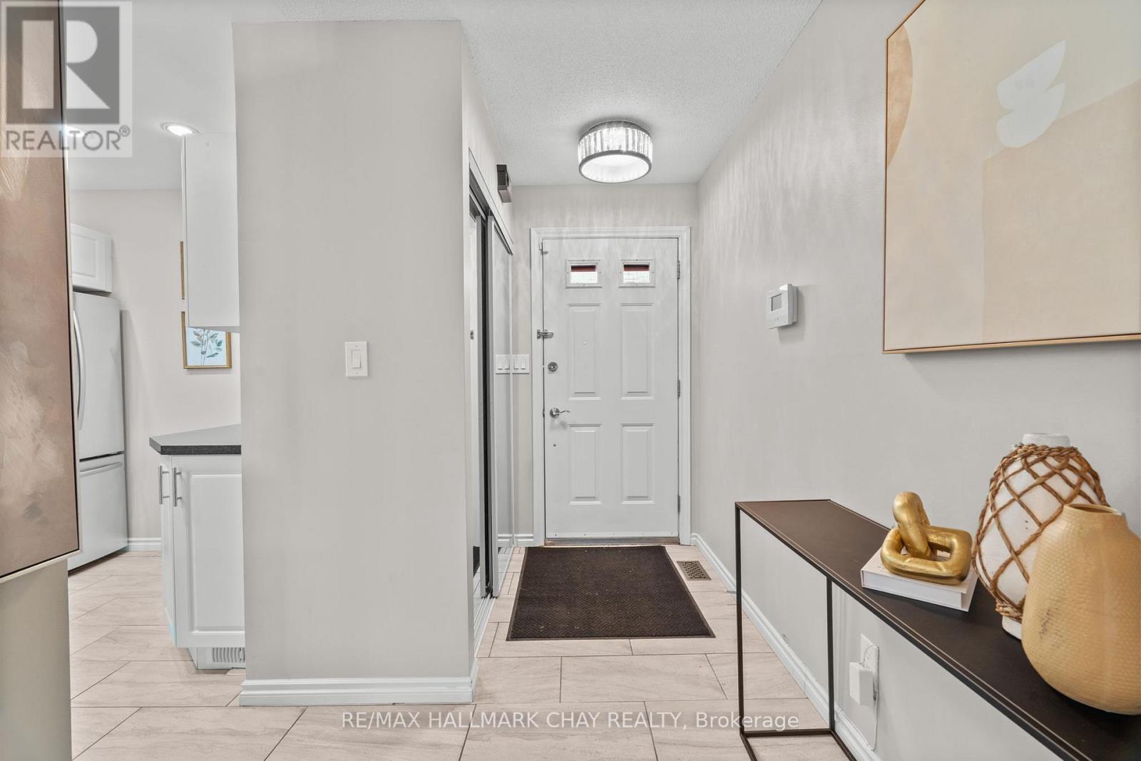 4 - 1 Olive Crescent, Orillia, Ontario  L3V 7N5 - Photo 4 - S12910470