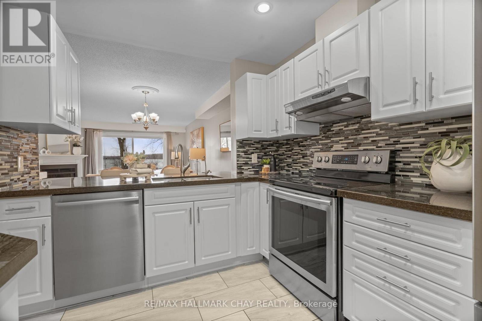 4 - 1 Olive Crescent, Orillia, Ontario  L3V 7N5 - Photo 7 - S12910470