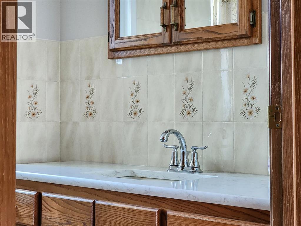 112 43 Avenue W, Claresholm, Alberta  T0L 0T0 - Photo 12 - A2273845