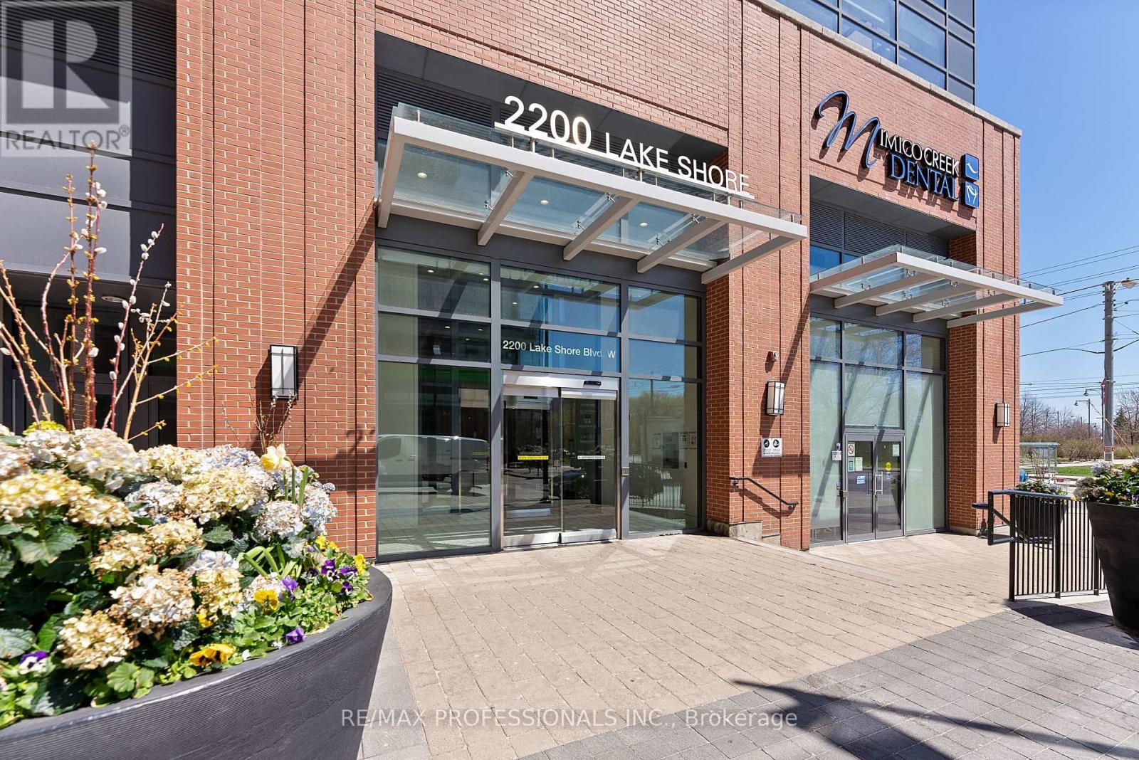 611 - 2200 Lakeshore Boulevard W, Toronto, Ontario  M8V 1A4 - Photo 2 - W12910406